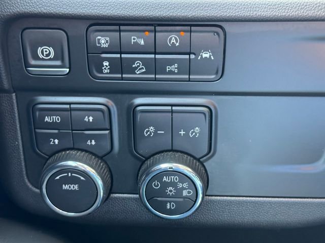 Certified 2025 Chevrolet Suburban Z71 AWD/4WD image 23
