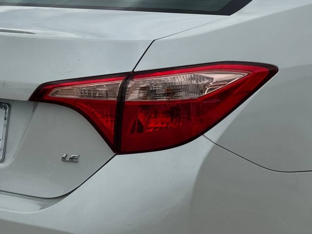 Used 2017 Toyota Corolla LE w/ Carpet Mat Package (TMS) FWD image 8