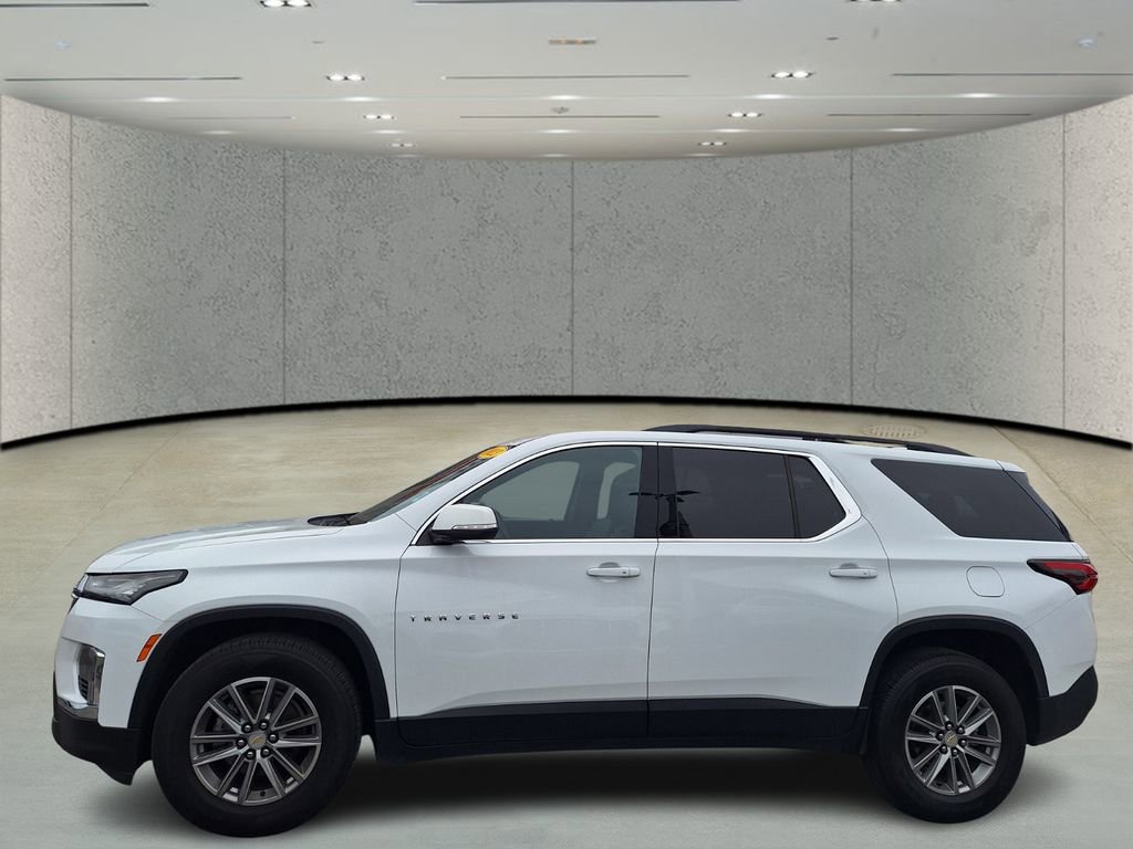 Used 2023 Chevrolet Traverse LT image 2