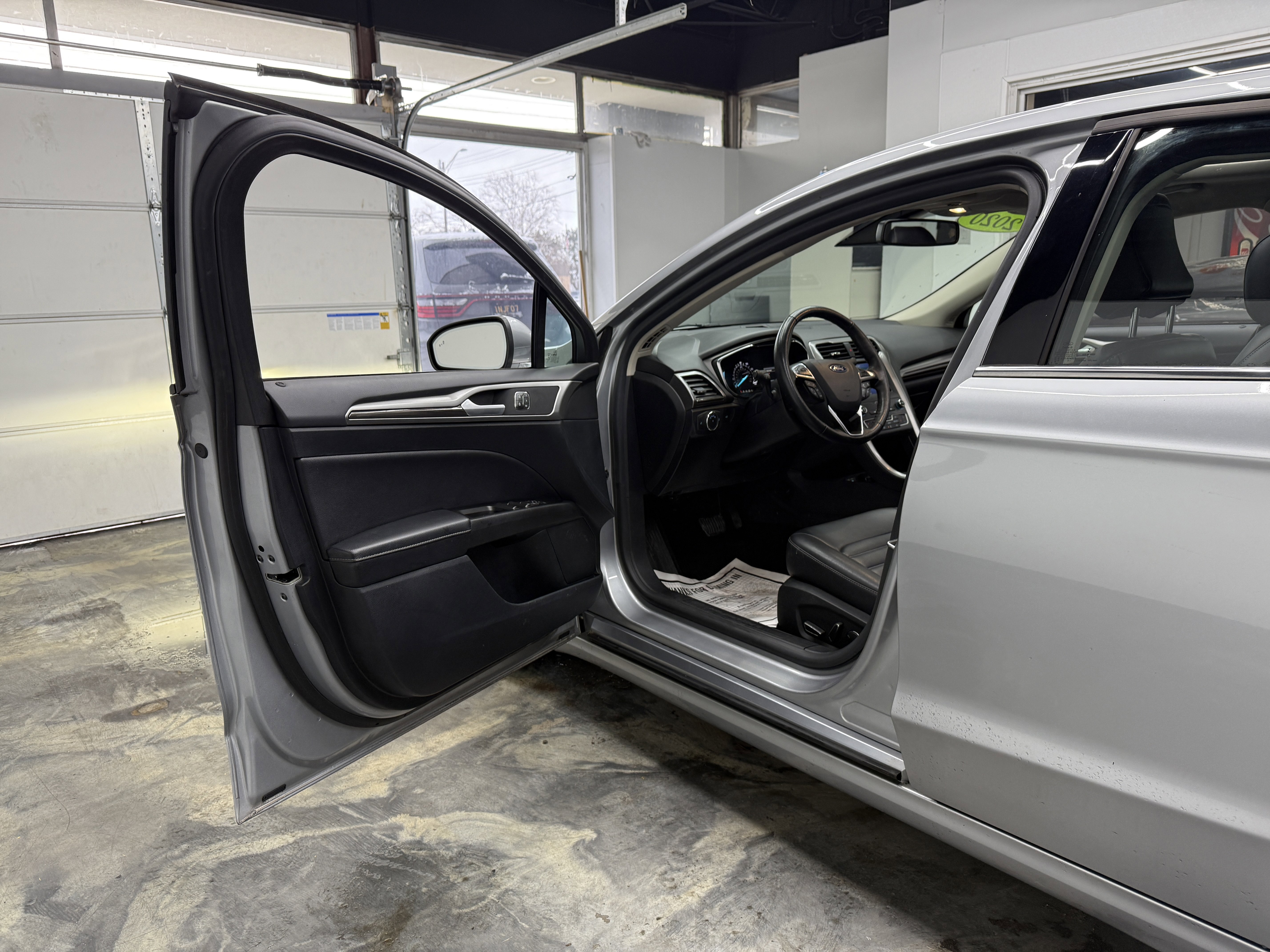 Used 2020 Ford Fusion SEL image 9