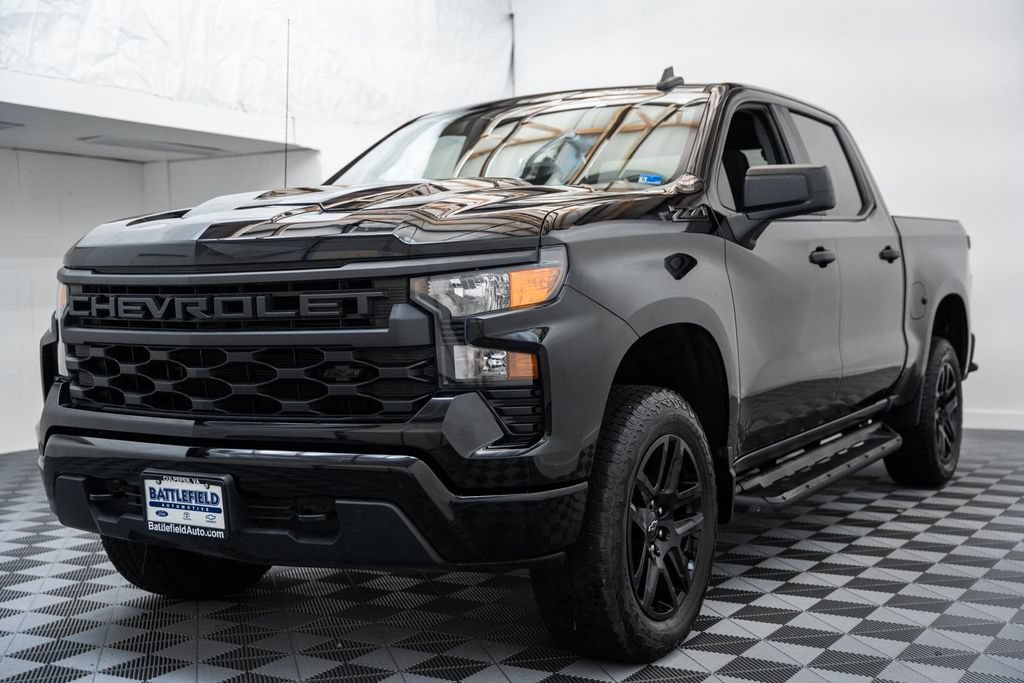 Used 2023 Chevrolet Silverado 1500 Custom Trail Boss w/ Midnight Edition AWD/4WD image 3