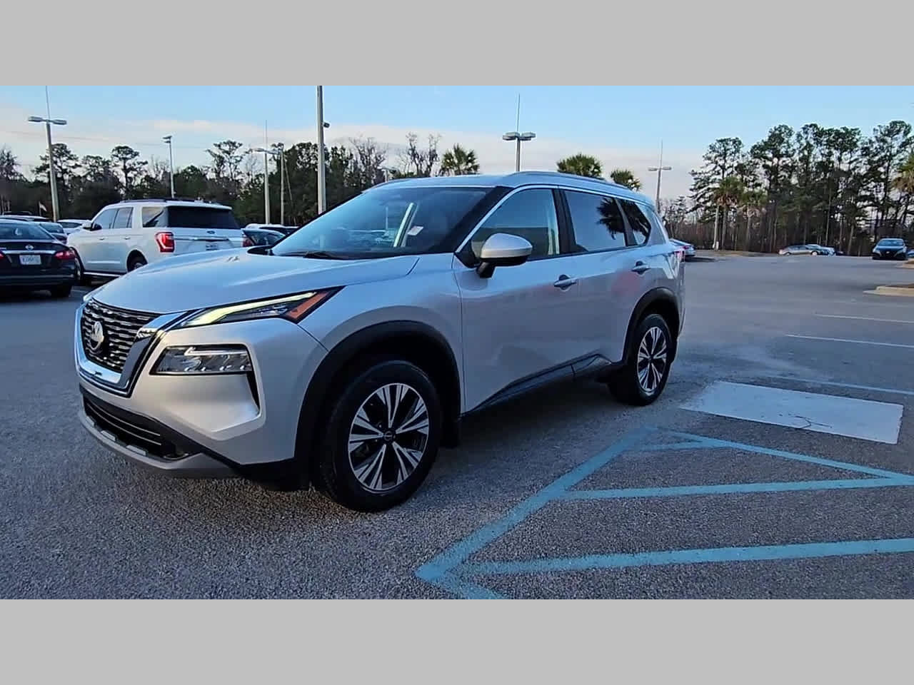 Used 2023 Nissan Rogue SV w/ SV Premium B Package image 25
