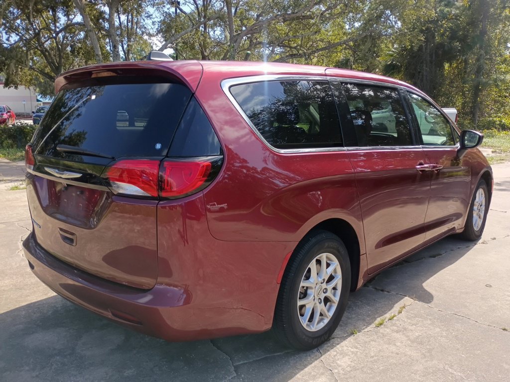 Certified 2023 Chrysler Voyager LX FWD image 5