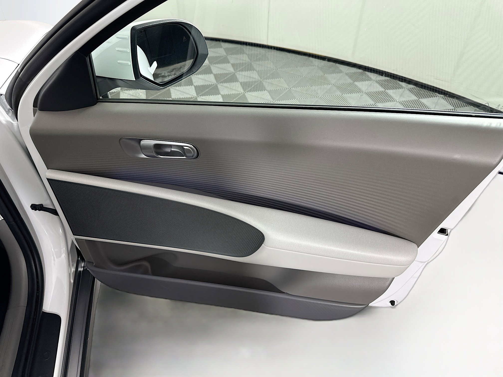 Used 2024 Hyundai Ioniq 6 Limited RWD image 31