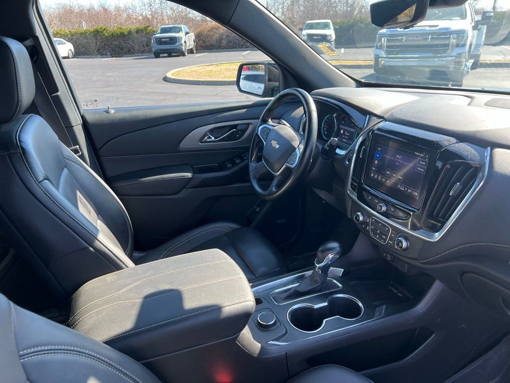 Used 2023 Chevrolet Traverse LT w/ LT Premium Package image 9