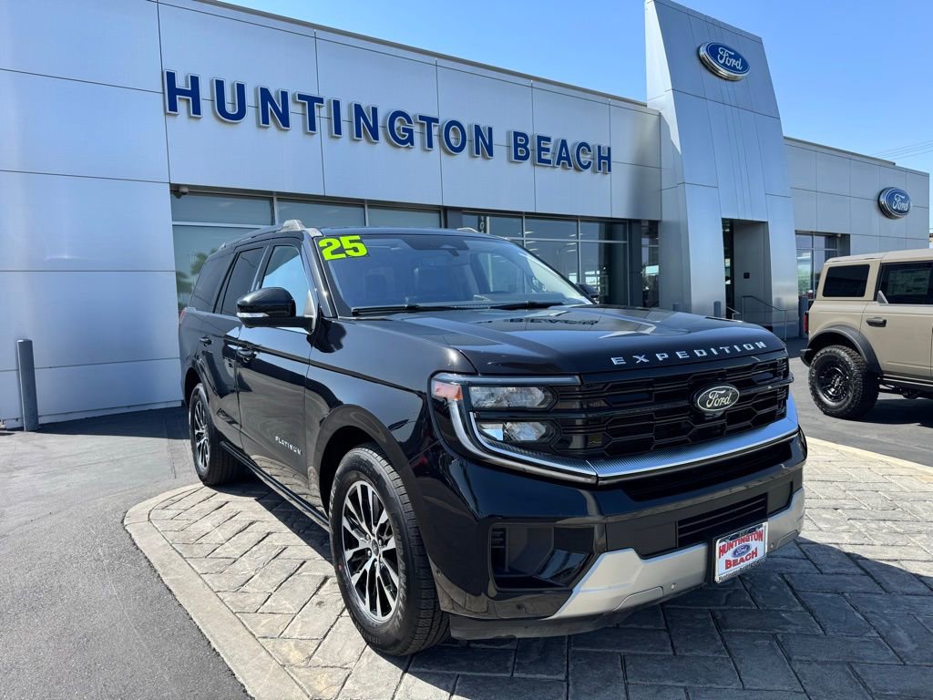 Used 2025 Ford Expedition Platinum AWD/4WD image 1