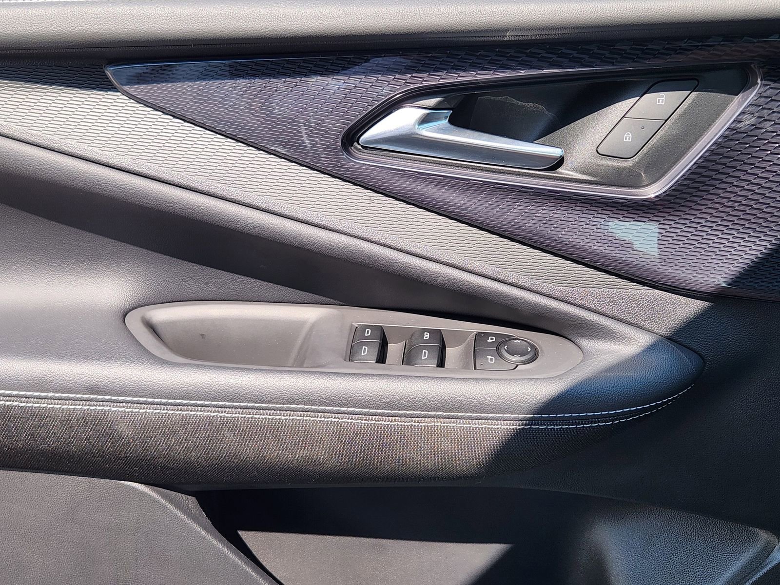 New 2025 Chevrolet Blazer EV LT image 18