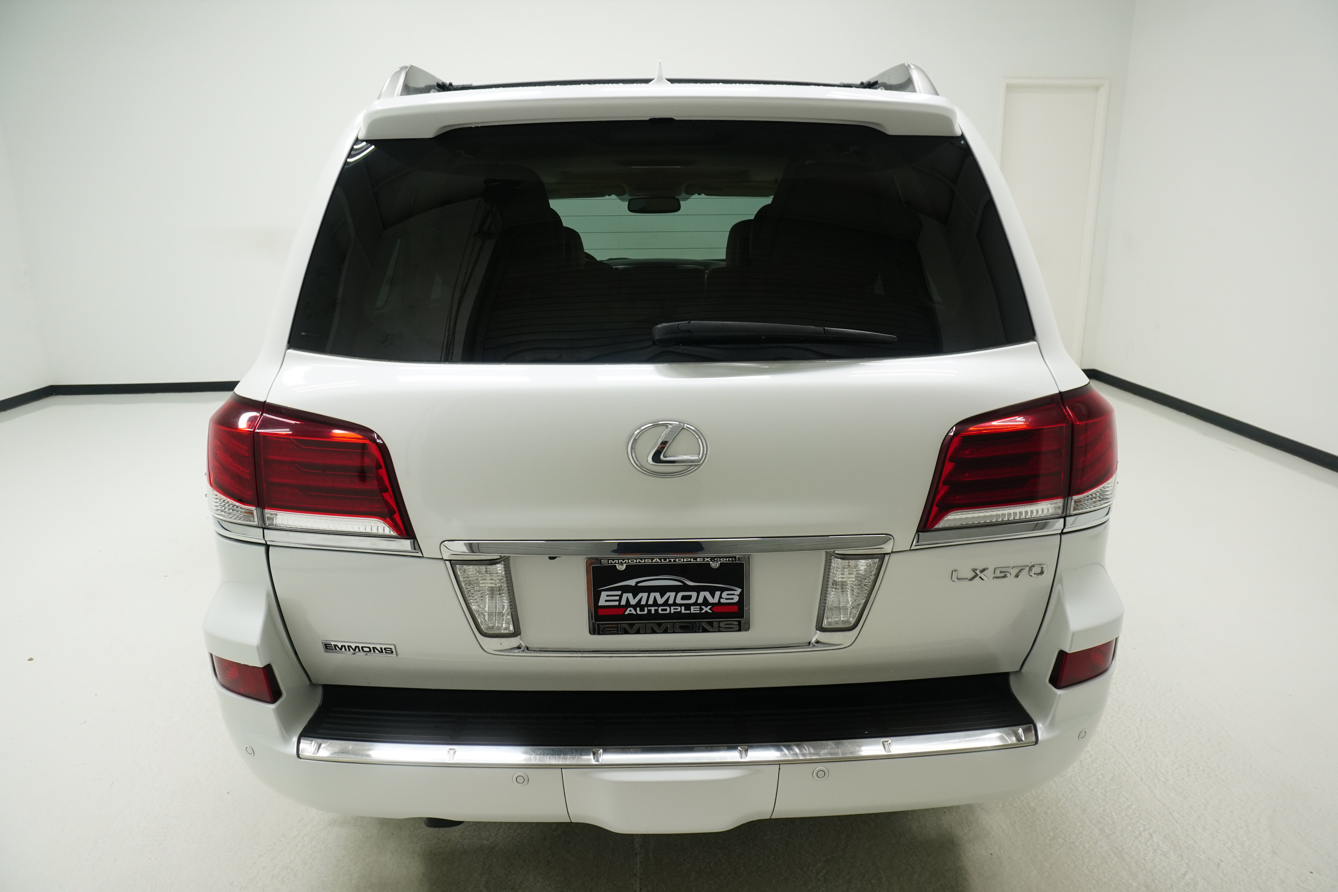 Used 2013 Lexus LX 570 4WD w/ Luxury Pkg w/Pre-crash image 5