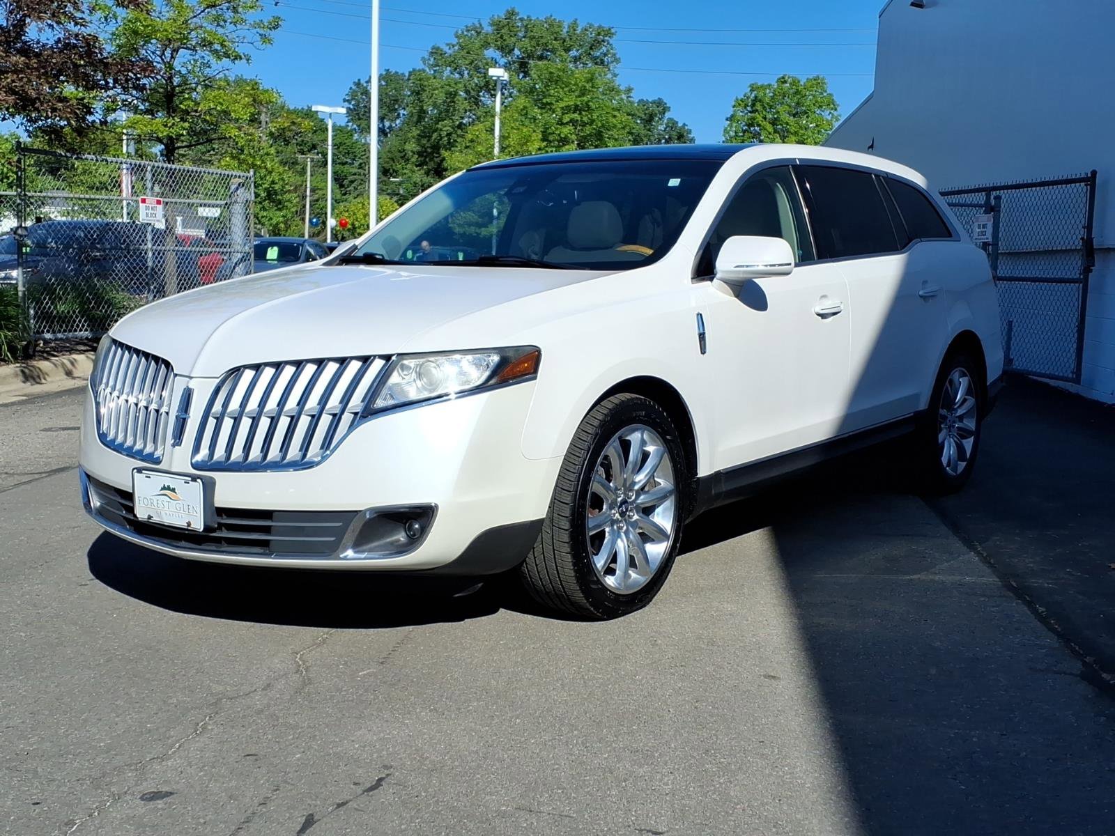 Used 2011 Lincoln MKT 2WD w/ 101A Rapid Spec Order Code image 3