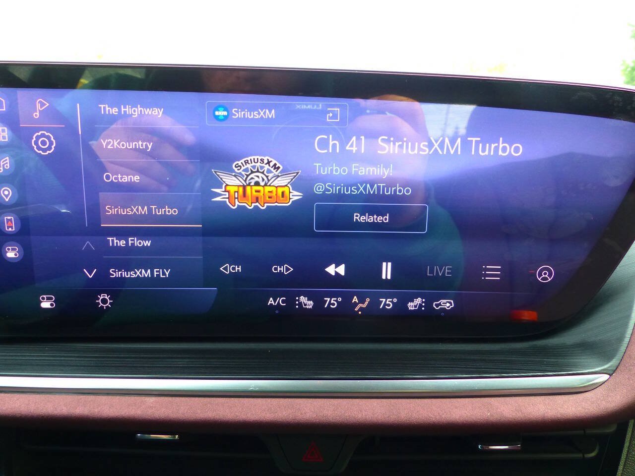Used 2024 Buick Envision Sport Touring AWD/4WD image 37
