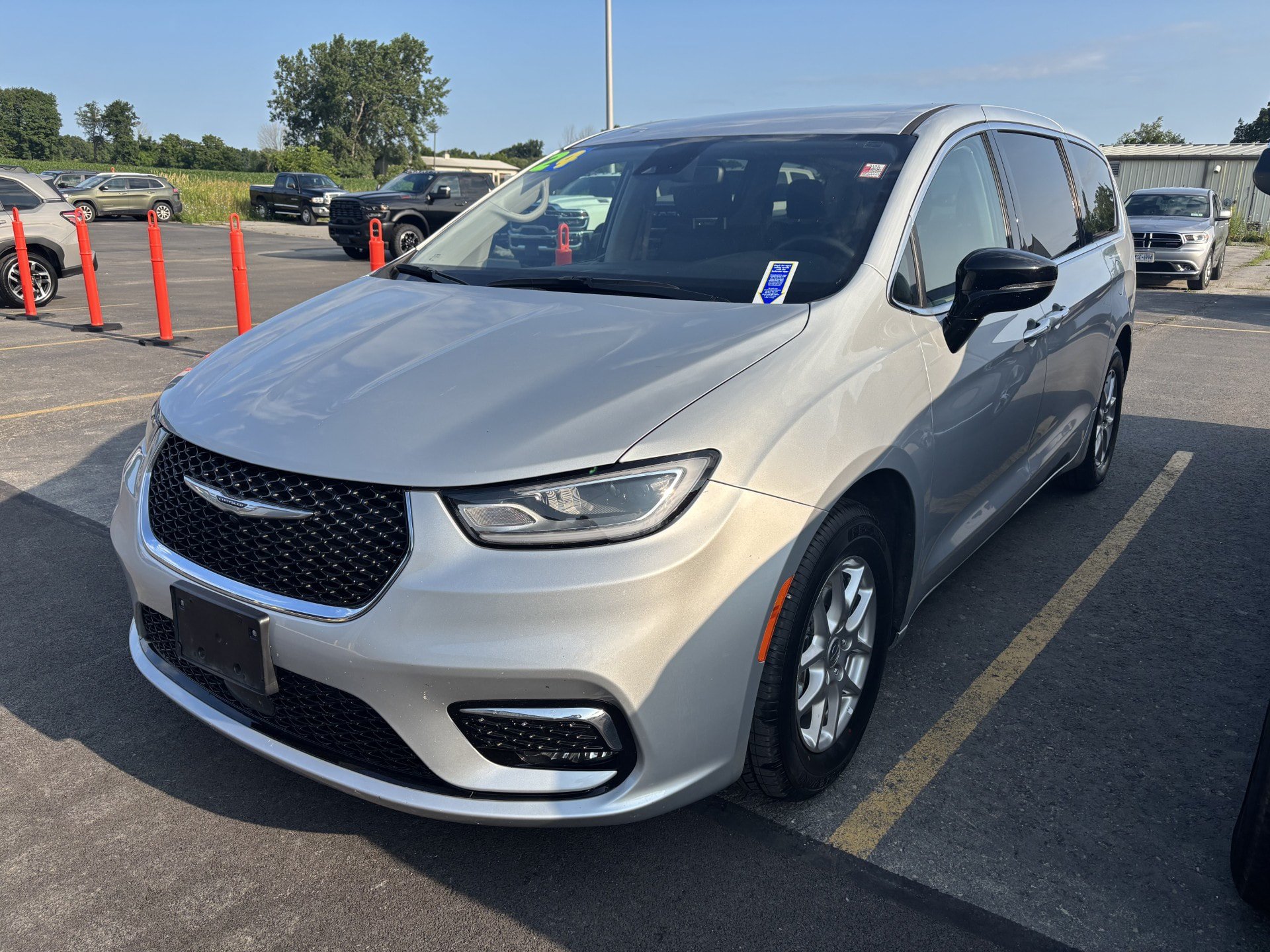 Used 2024 Chrysler Pacifica Touring-L FWD video 1