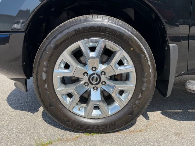 Used 2021 Nissan Titan SL w/ Moonroof Package AWD/4WD image 3