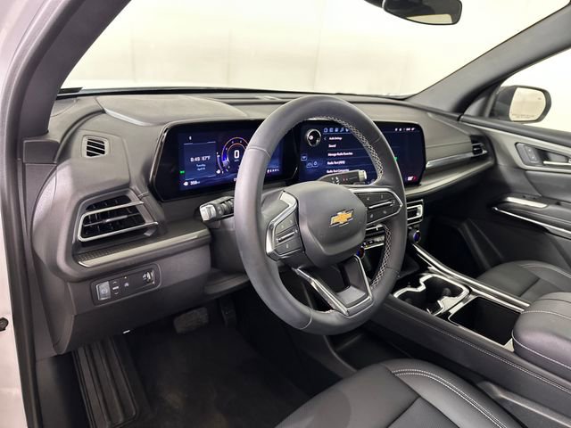 Used 2025 Chevrolet Traverse LT w/ Sun and Wheel Package image 13