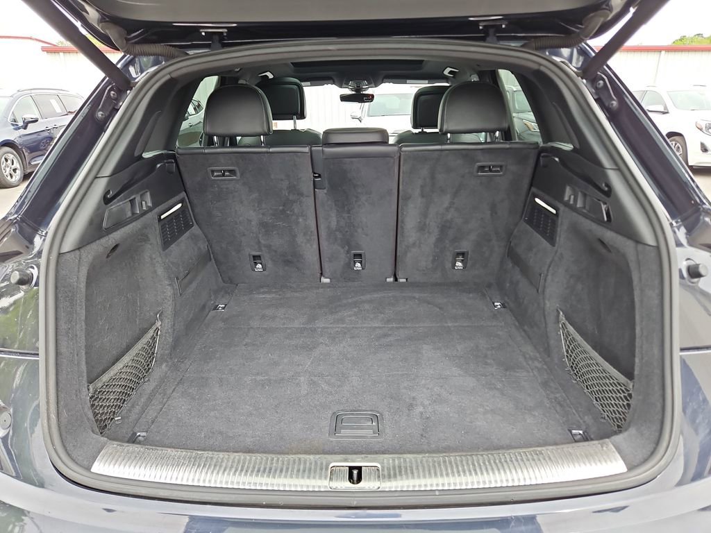 Used 2018 Audi SQ5 Premium Plus w/ Navigation Package image 33