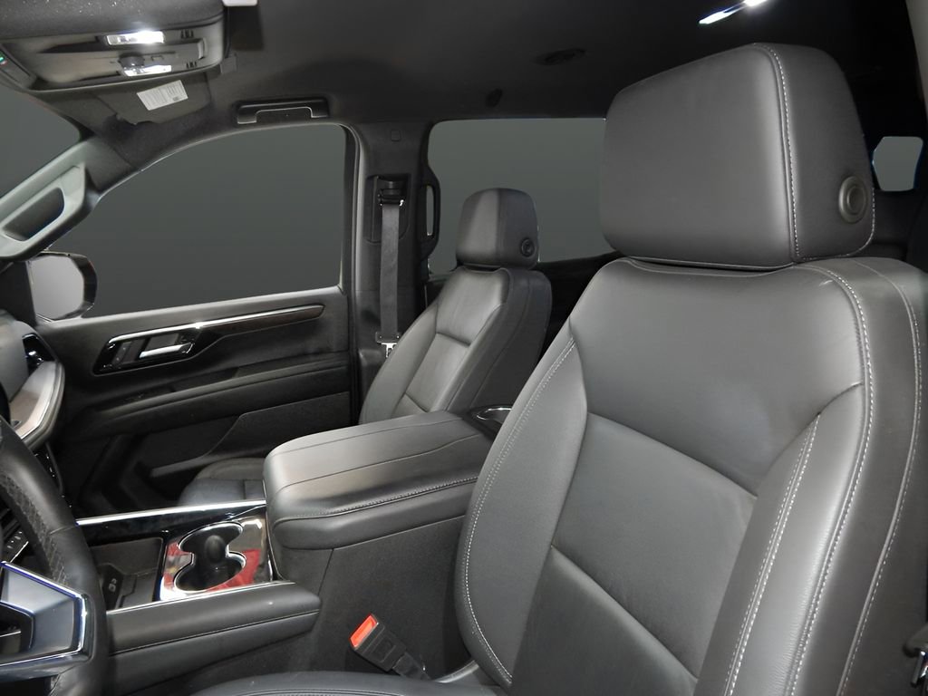 Used 2025 Chevrolet Suburban Z71 AWD/4WD image 21