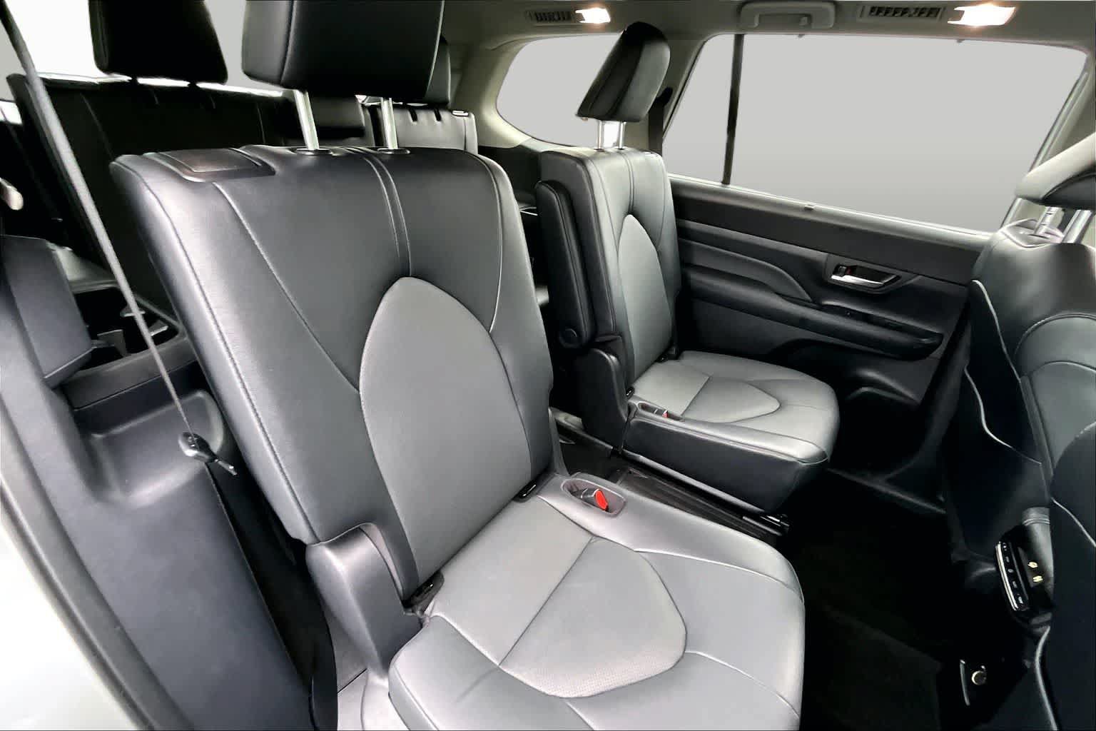 Used 2025 Toyota Grand Highlander AWD image 40