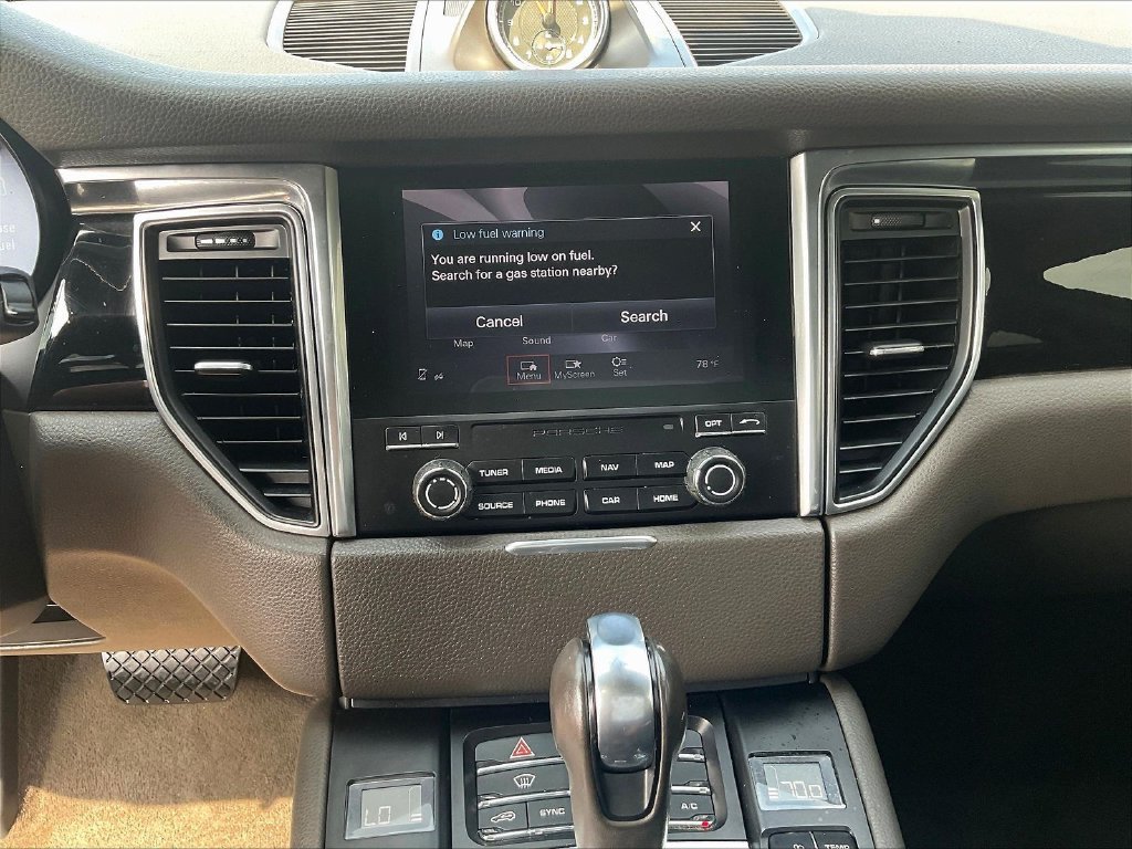 Used 2018 Porsche Macan AWD/4WD image 9