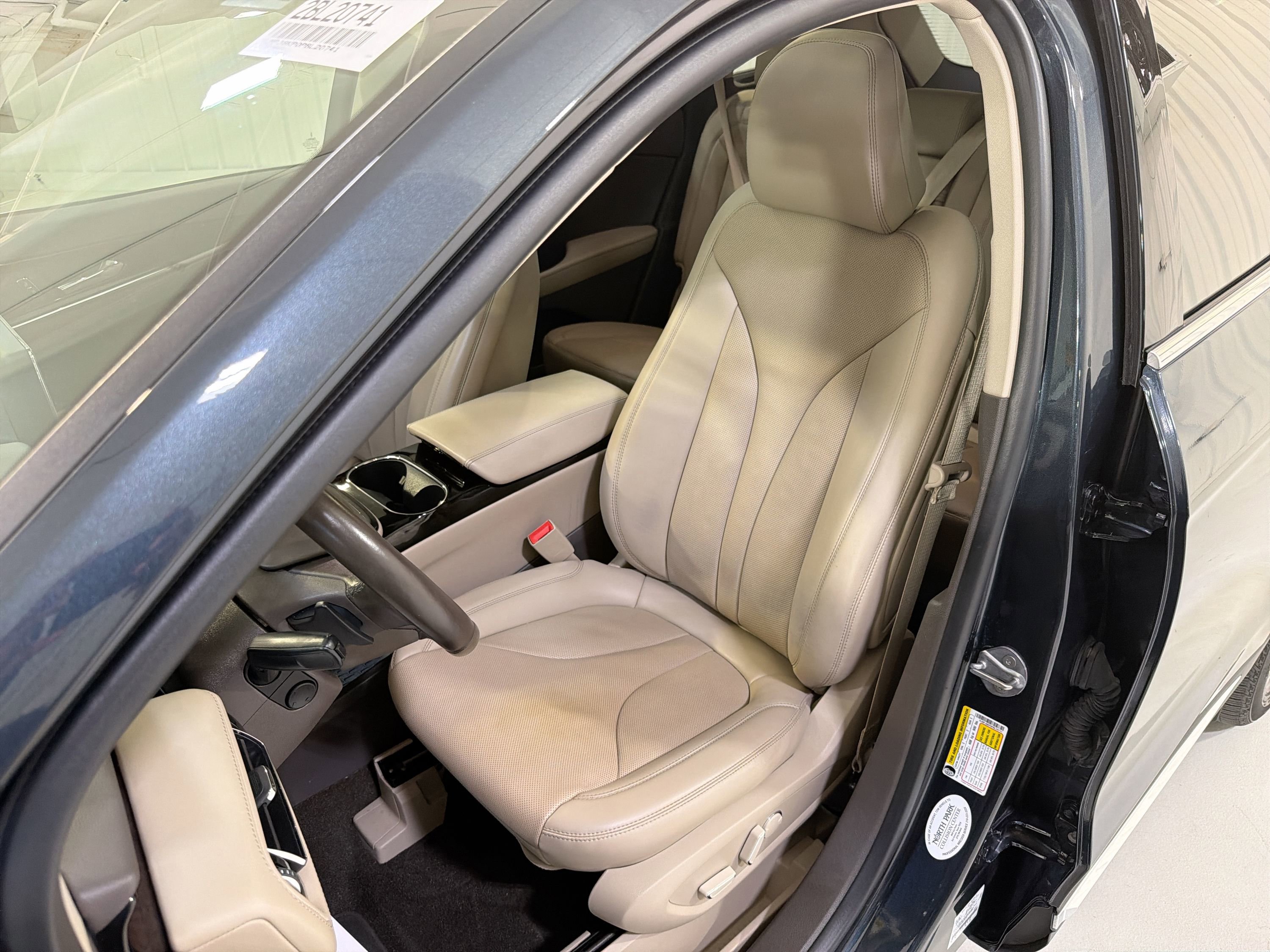 Used 2023 Lincoln Nautilus Reserve w/ Luxury Package AWD/4WD image 10