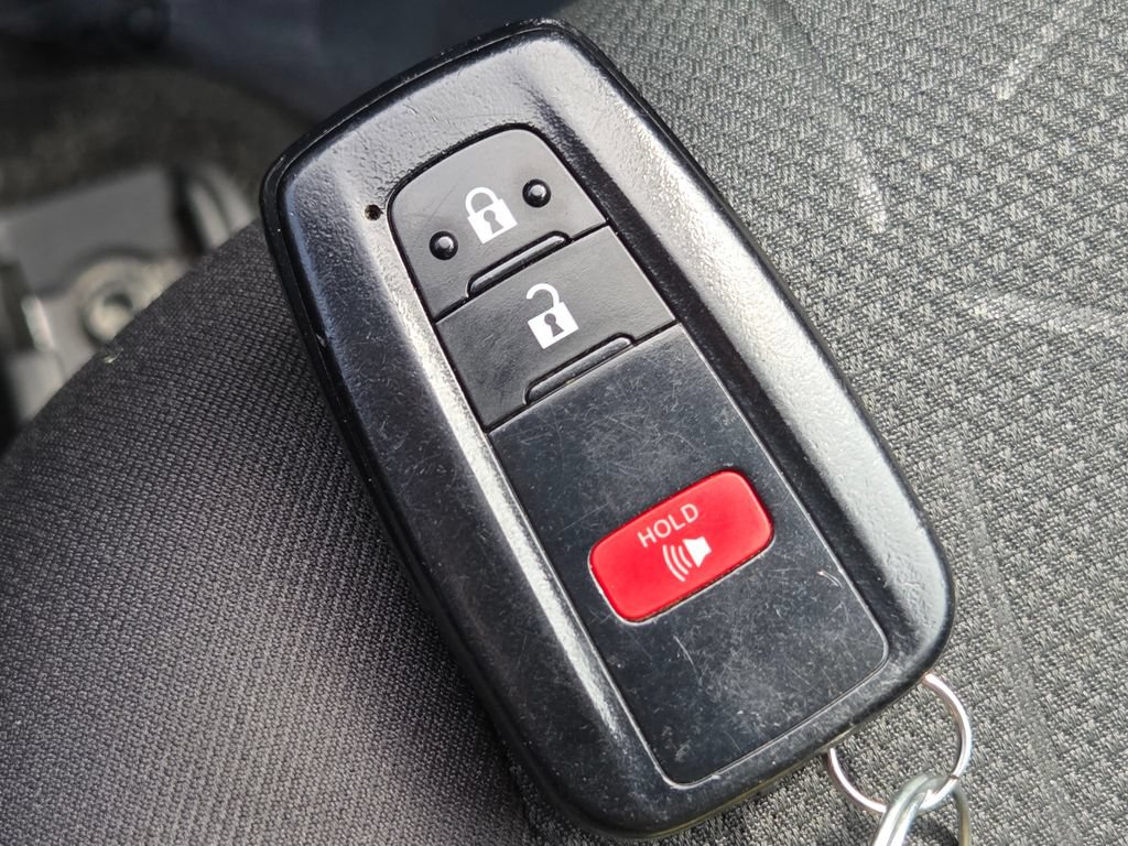 Used 2023 Toyota RAV4 XLE AWD/4WD image 36