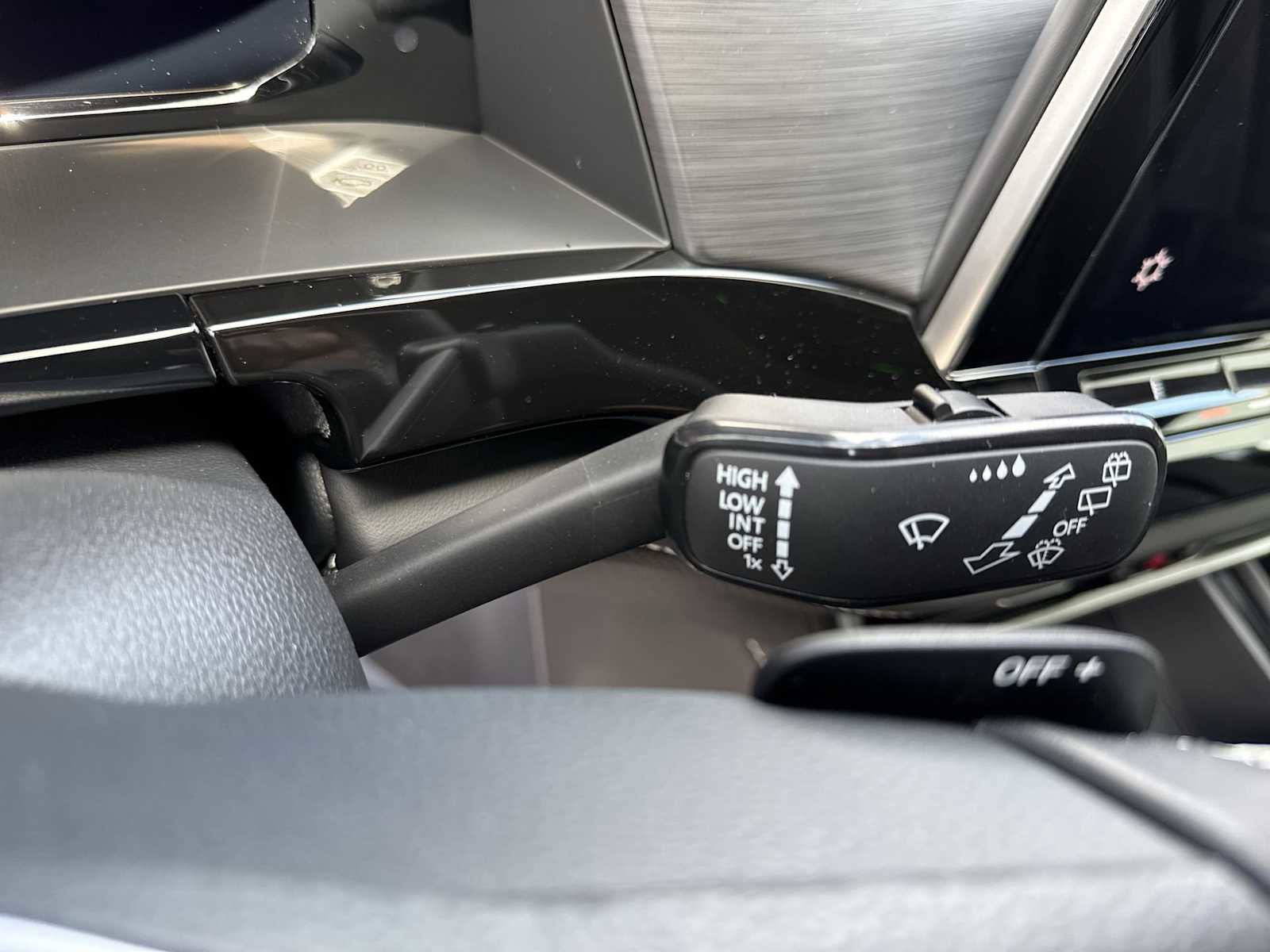 Used 2026 Volkswagen Atlas Cross Sport SE image 32