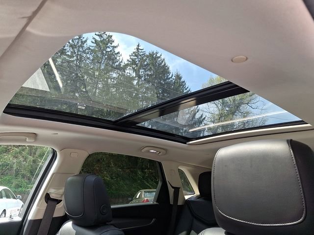 Used 2017 Cadillac XT5 Luxury w/ Driver Awareness Package image 16