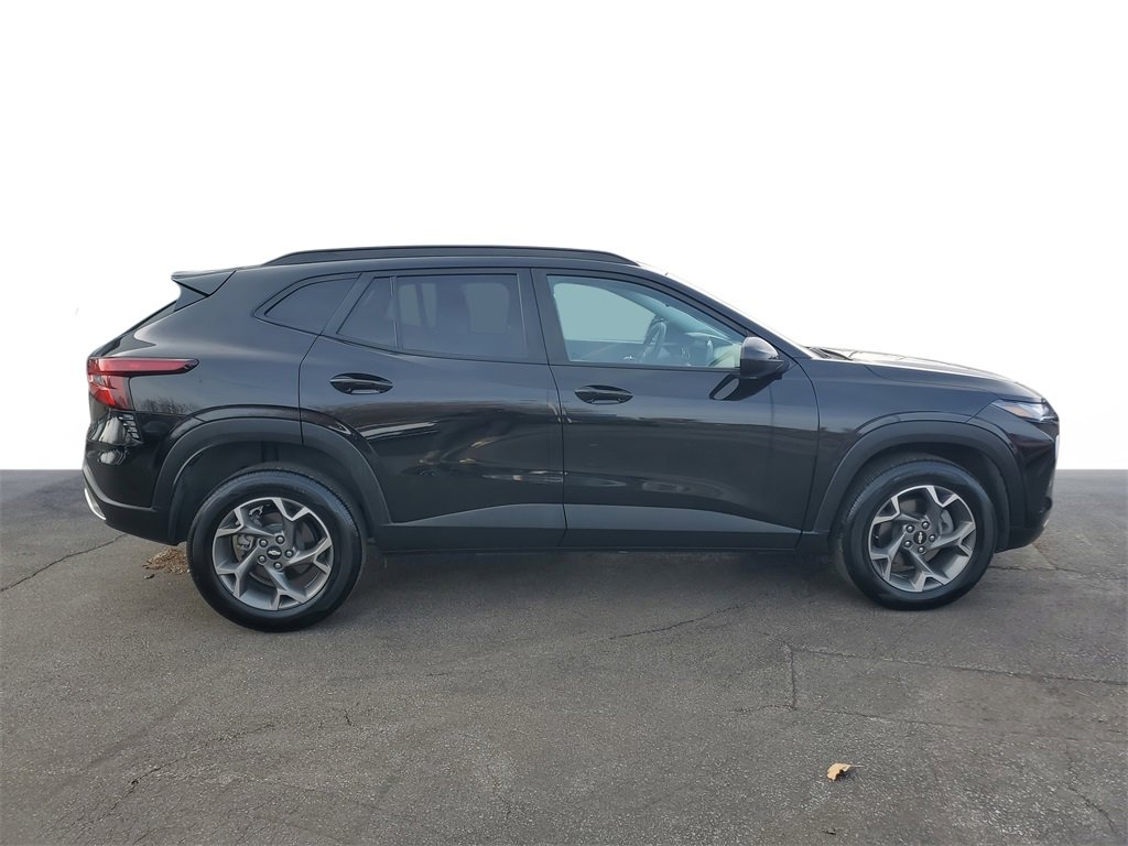 Used 2025 Chevrolet Trax LT image 6