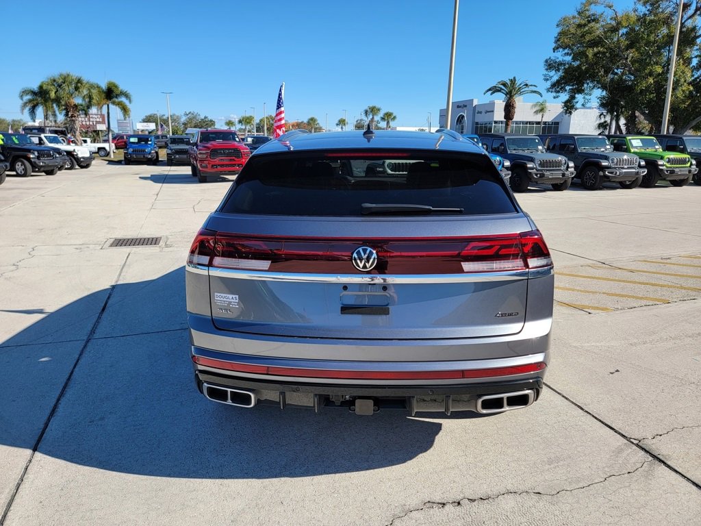 Used 2024 Volkswagen Atlas Cross Sport SEL R-Line image 4