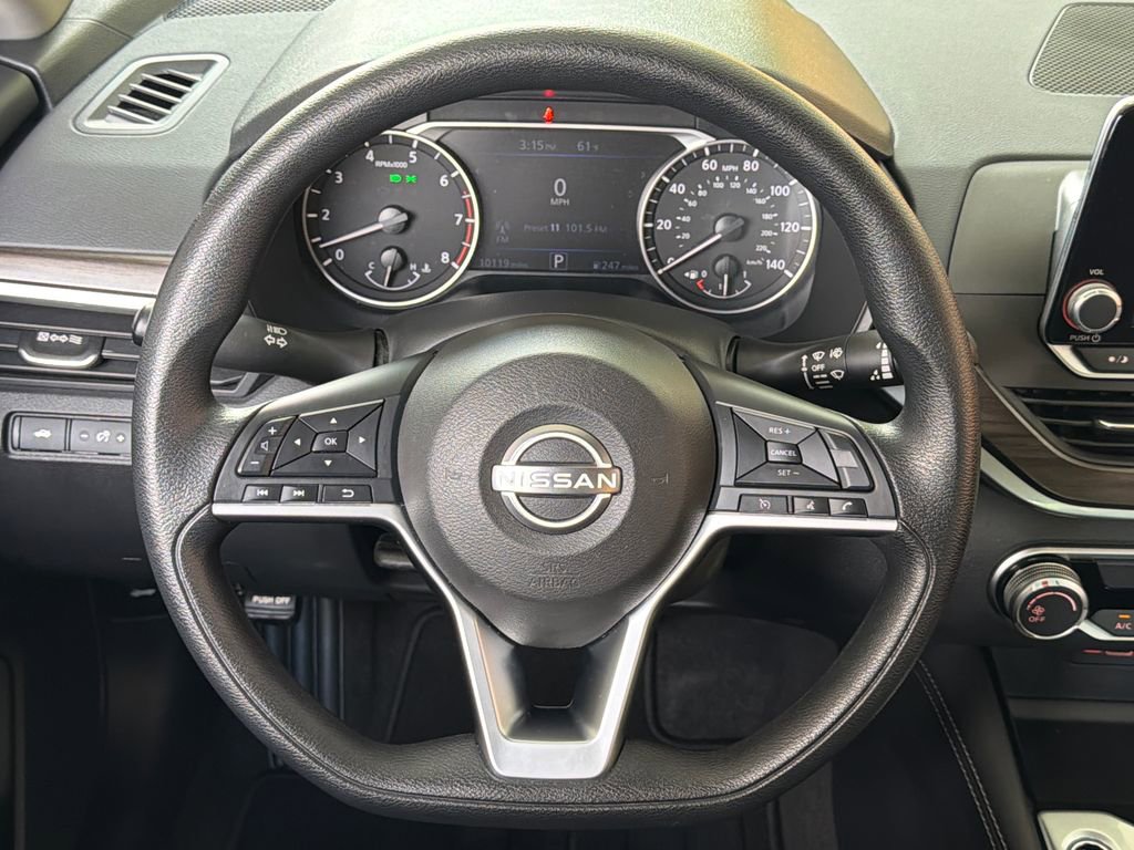 Used 2023 Nissan Altima 2.5 SV FWD image 4