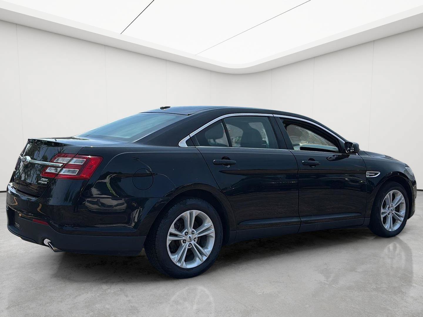 Used 2016 Ford Taurus SEL FWD image 8