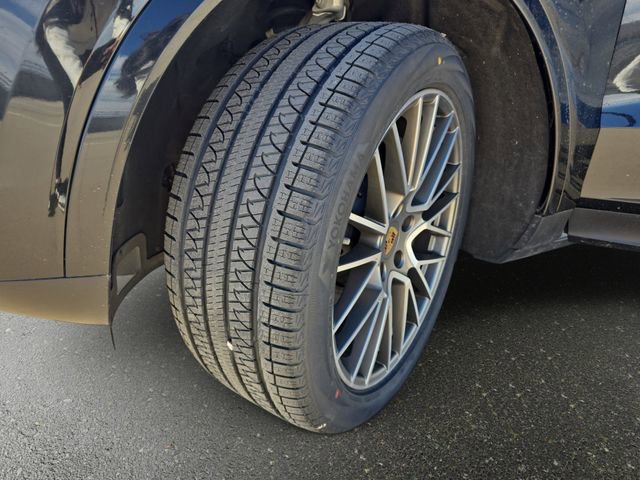 Used 2023 Porsche Cayenne Platinum Edition image 35