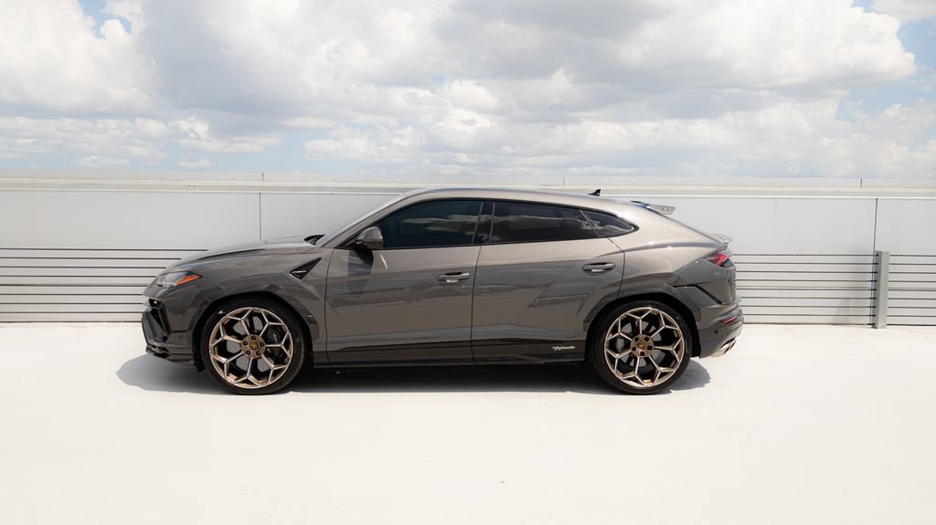 Used 2023 Lamborghini Urus Performante AWD/4WD image 2