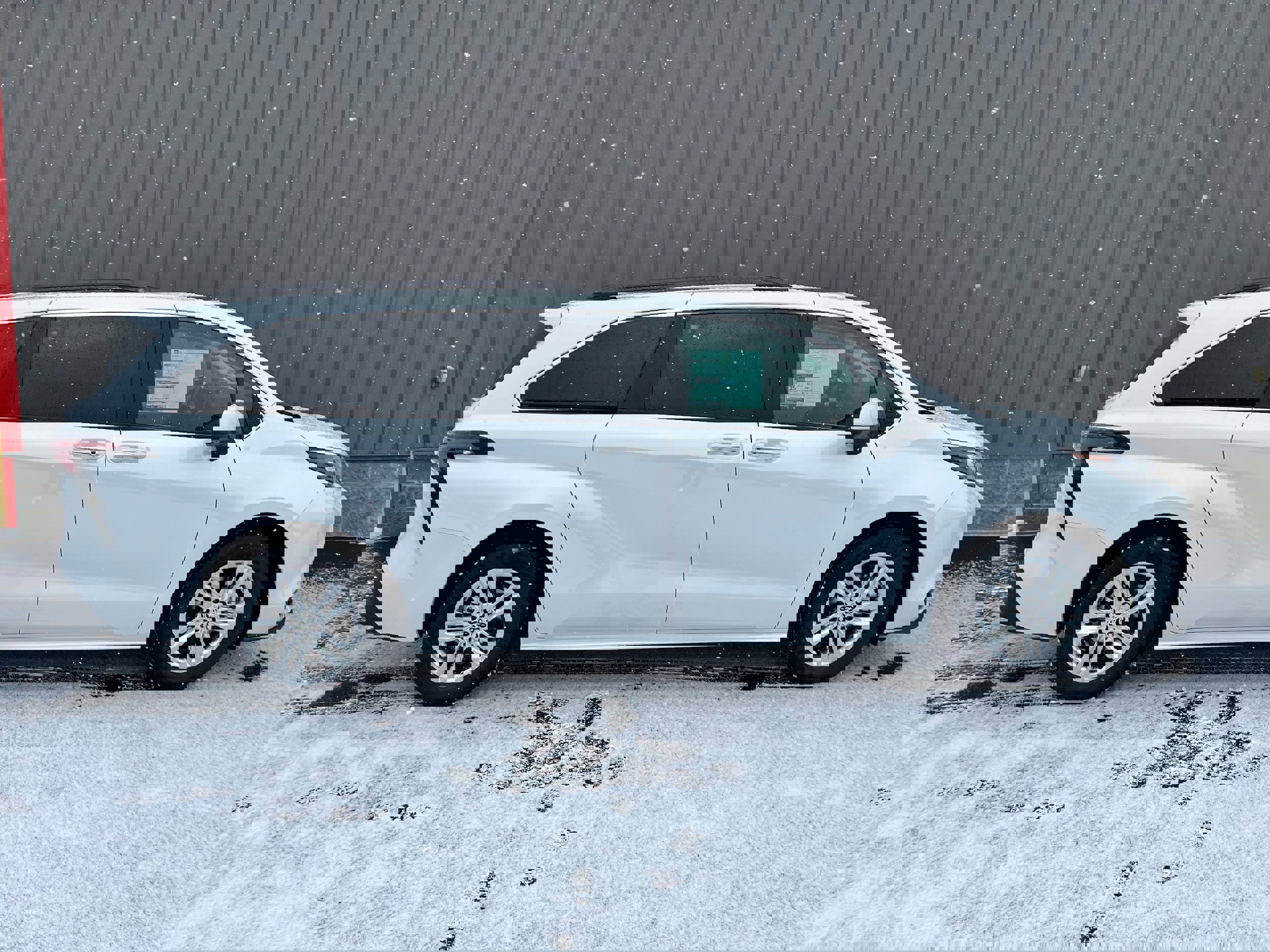 Used 2025 Toyota Sienna XLE w/ XLE Plus Package