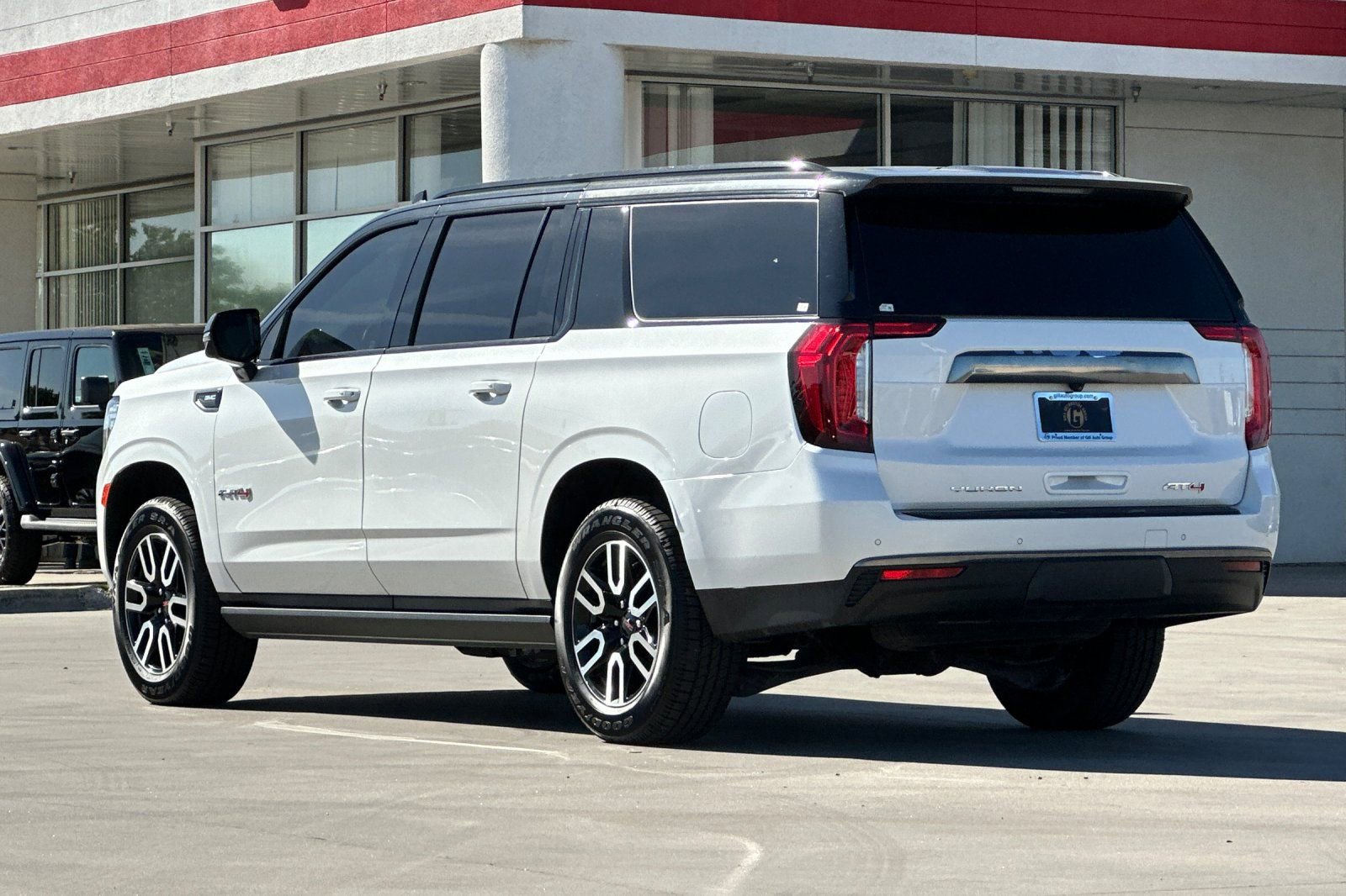 Used 2023 GMC Yukon XL AT4 w/ AT4 Premium Plus Package image 4