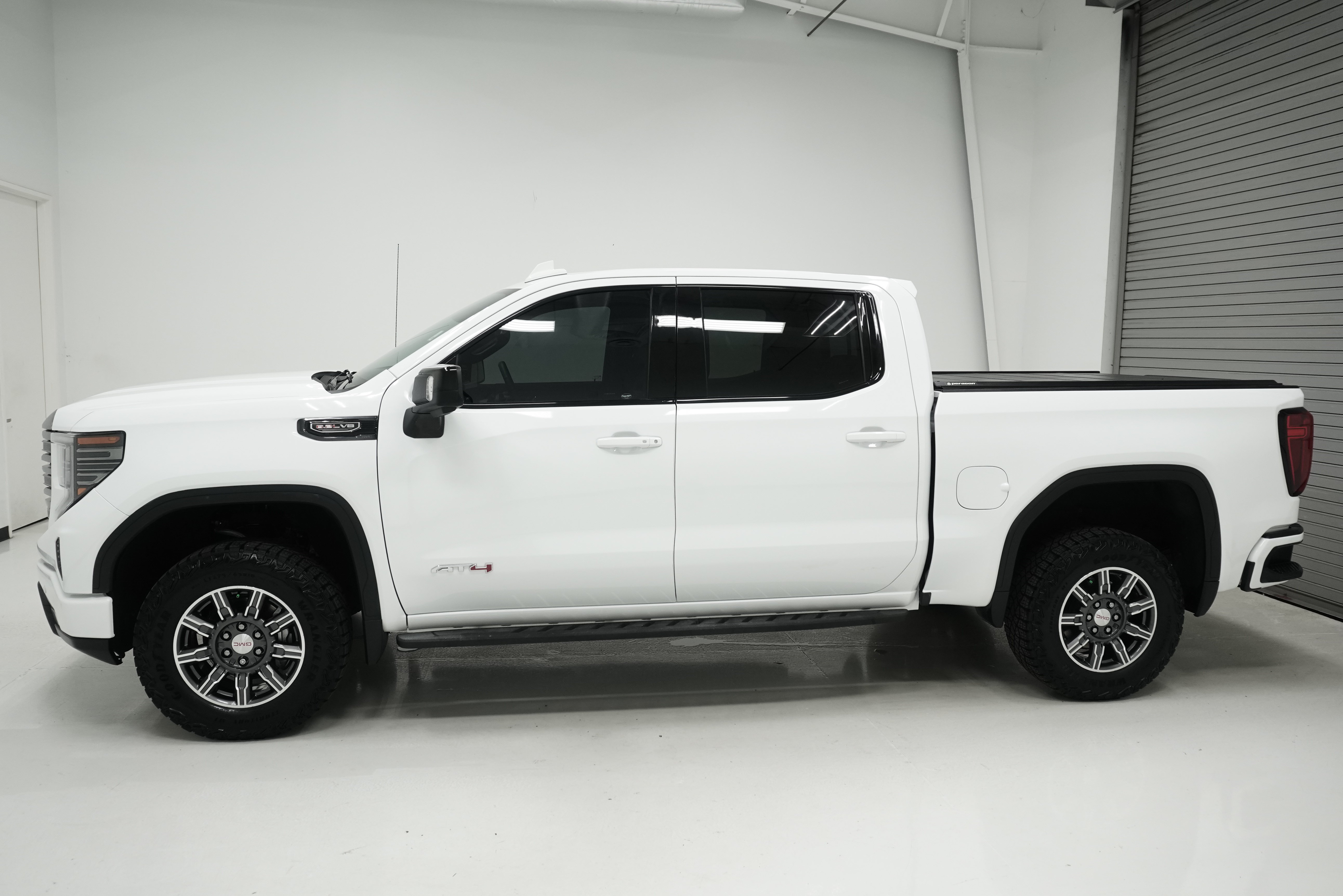 Used 2024 GMC Sierra 1500 AT4 w/ Technology Package AWD/4WD image 6