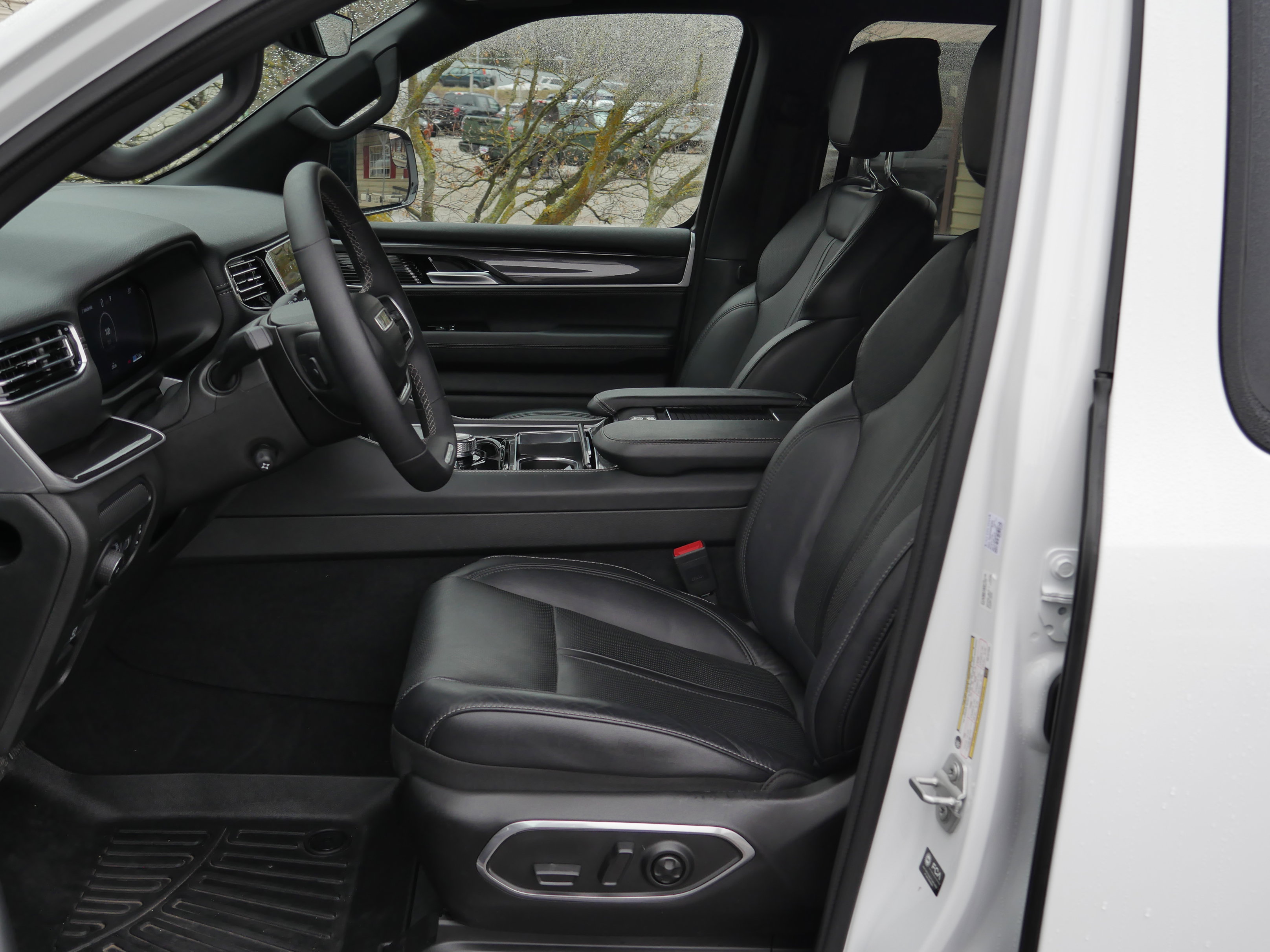 Used 2024 Jeep Wagoneer 4WD image 3