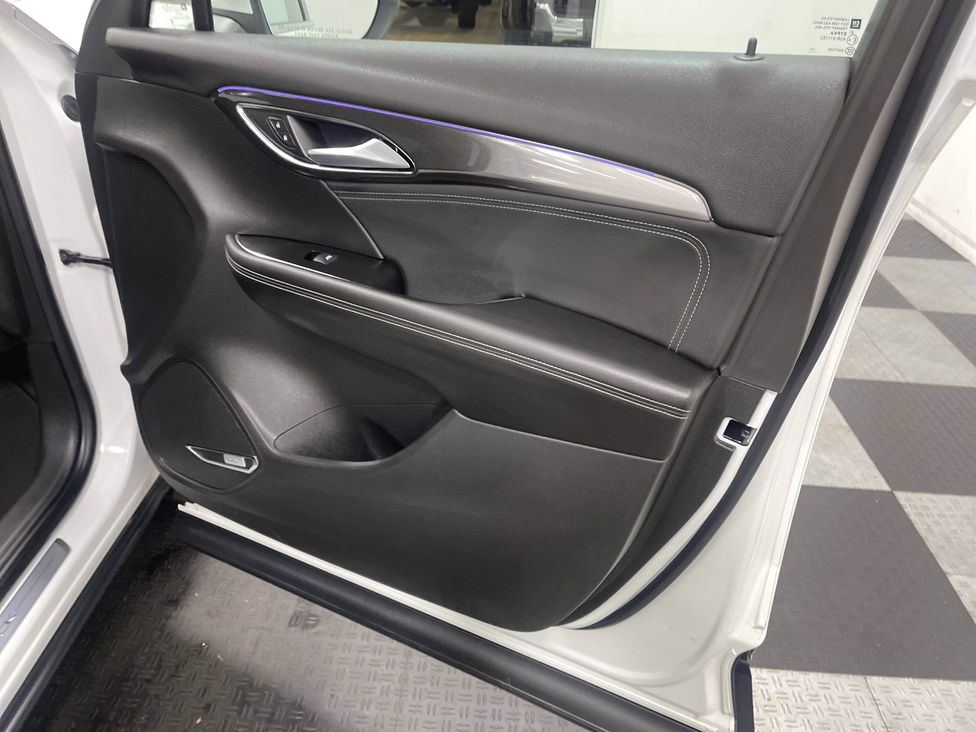 Used 2025 Buick Envision Preferred image 25