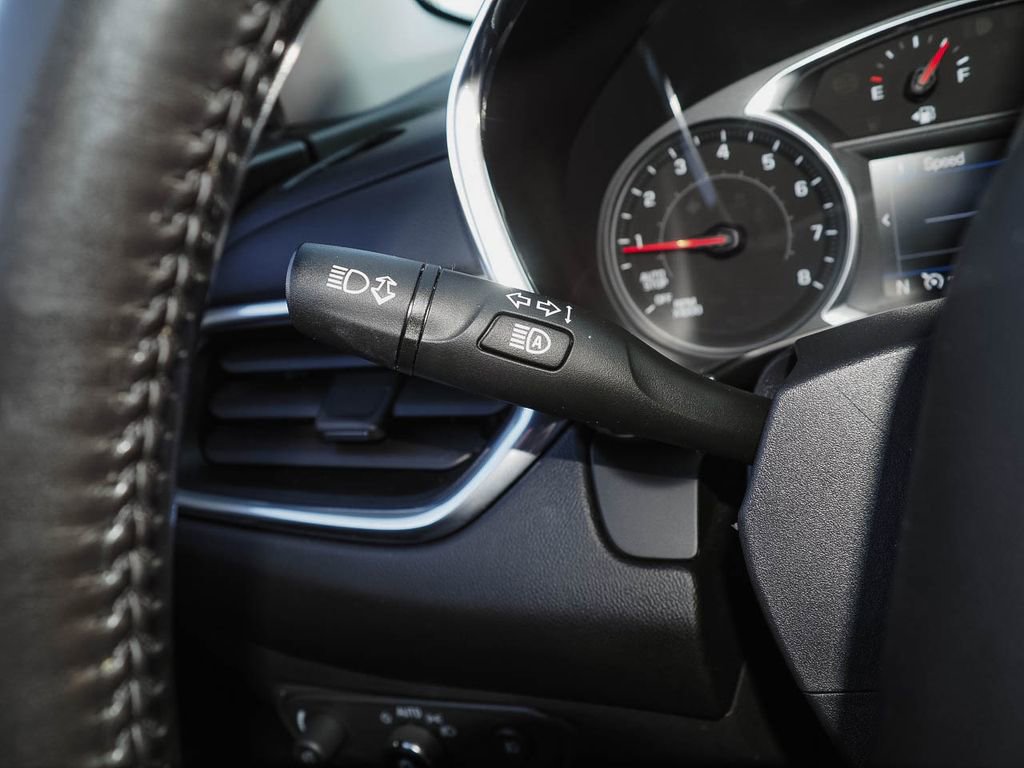 Used 2021 Chevrolet Equinox LT image 28