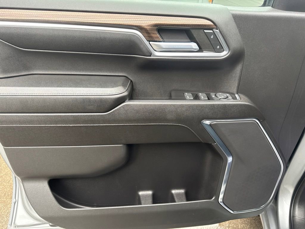 Used 2023 Chevrolet Silverado 1500 LT AWD/4WD image 19