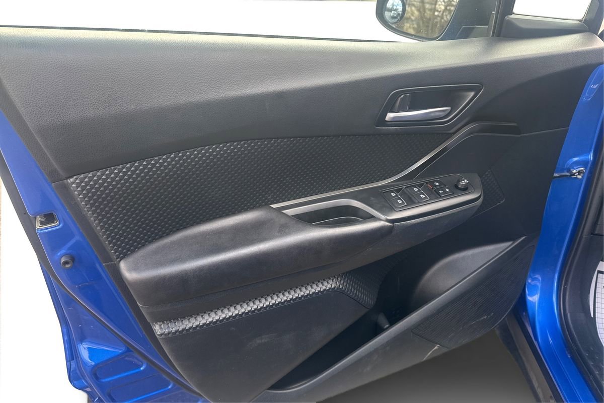 Used 2018 Toyota C-HR XLE image 17