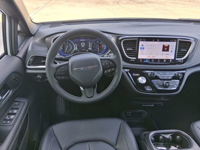 New 2026 Chrysler Pacifica Select w/ S Appearance Package image 12