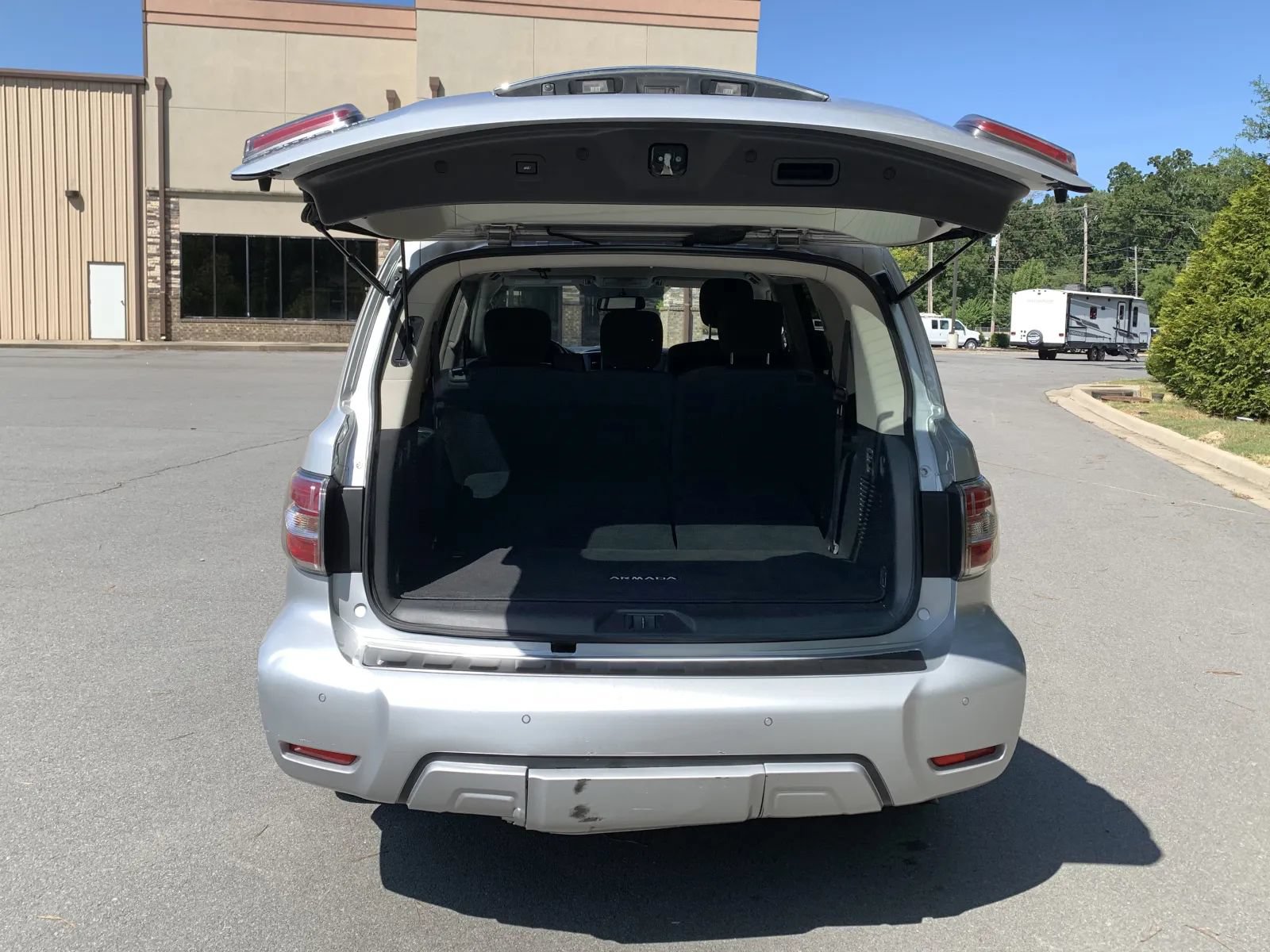 Used 2018 Nissan Armada SV w/ Driver Package RWD image 9