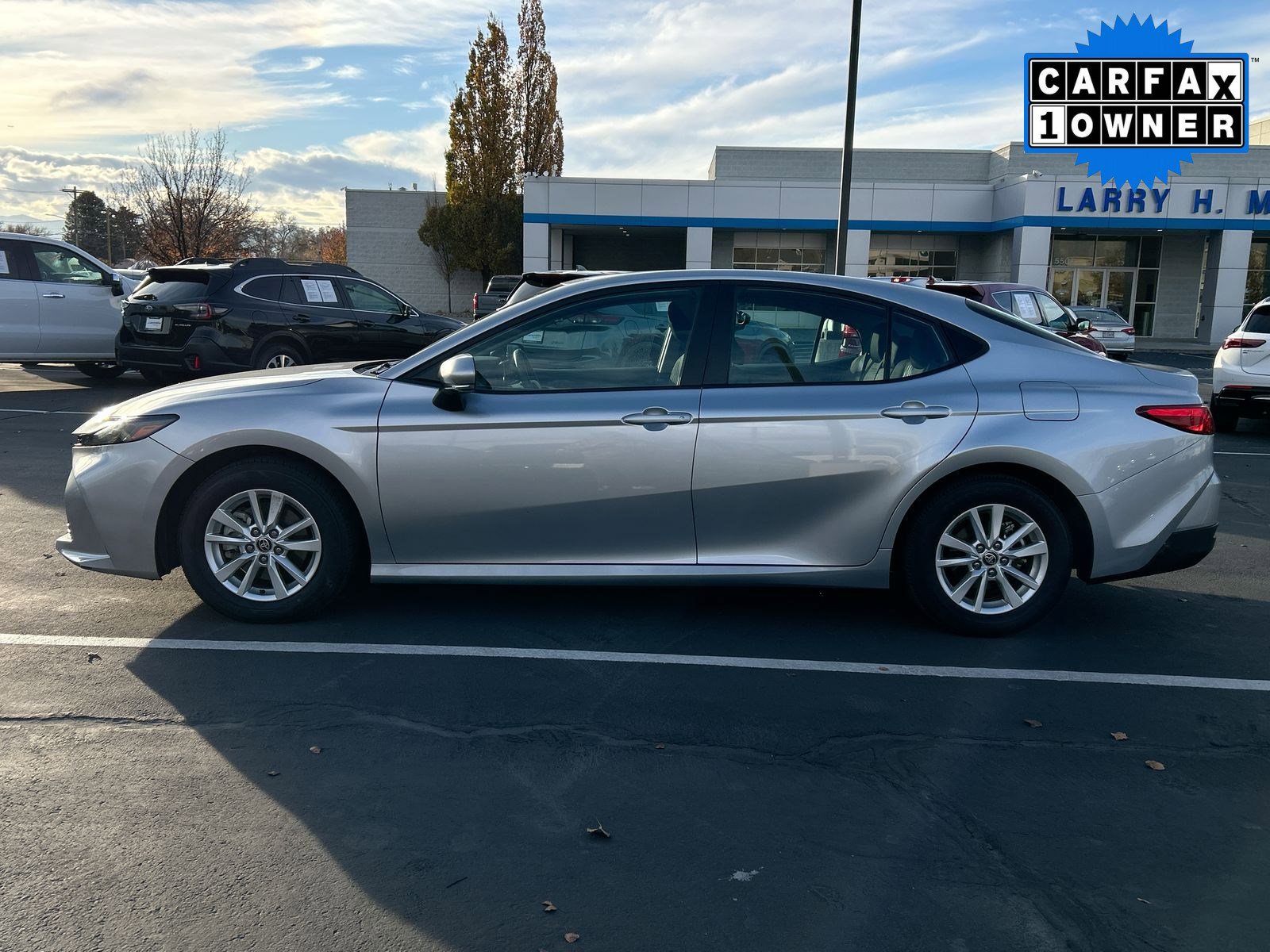 Used 2025 Toyota Camry SE image 3