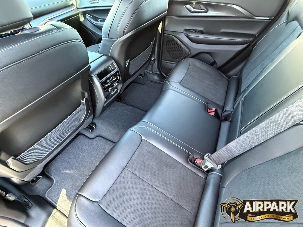 New 2025 Jeep Grand Cherokee Altitude AWD/4WD image 20