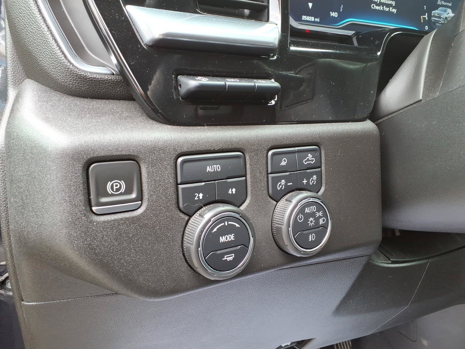 Certified 2022 Chevrolet Silverado 1500 LTZ w/ Technology Package AWD/4WD image 17