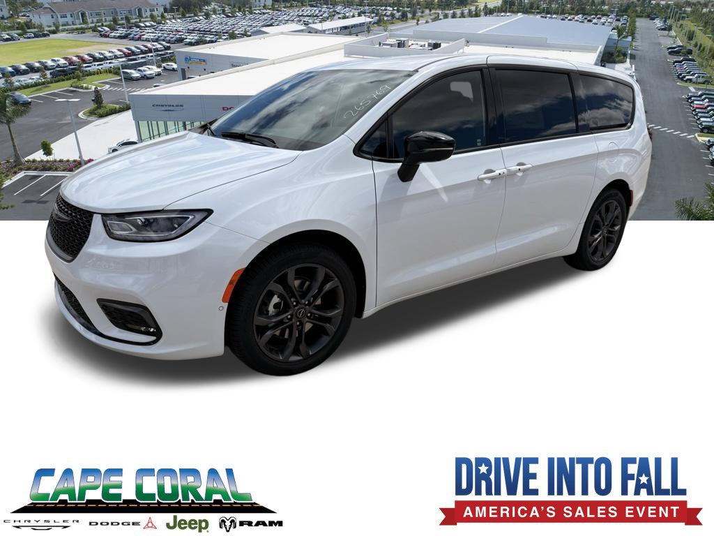 New 2026 Chrysler Pacifica Select