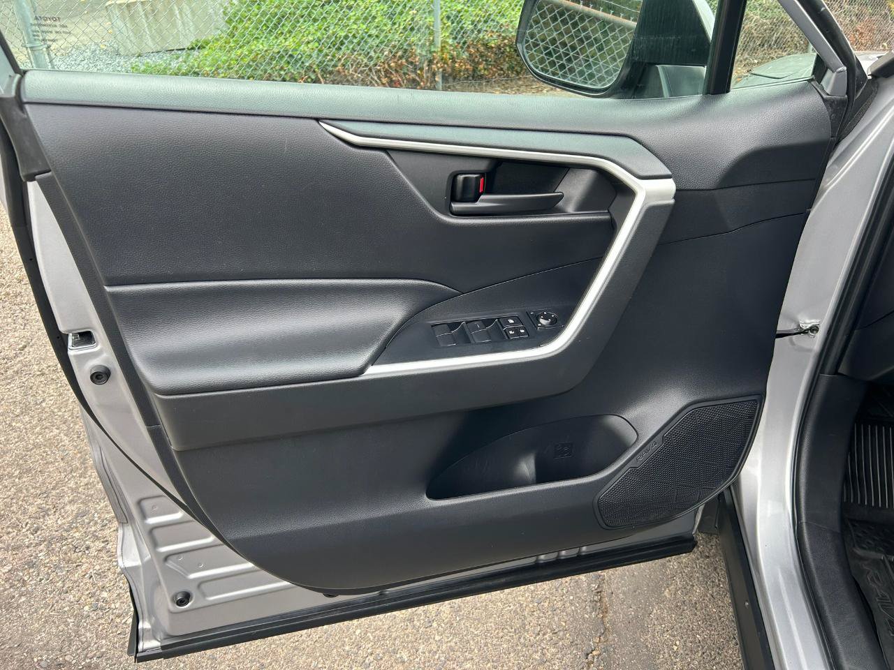 Used 2022 Toyota RAV4 LE AWD/4WD image 8