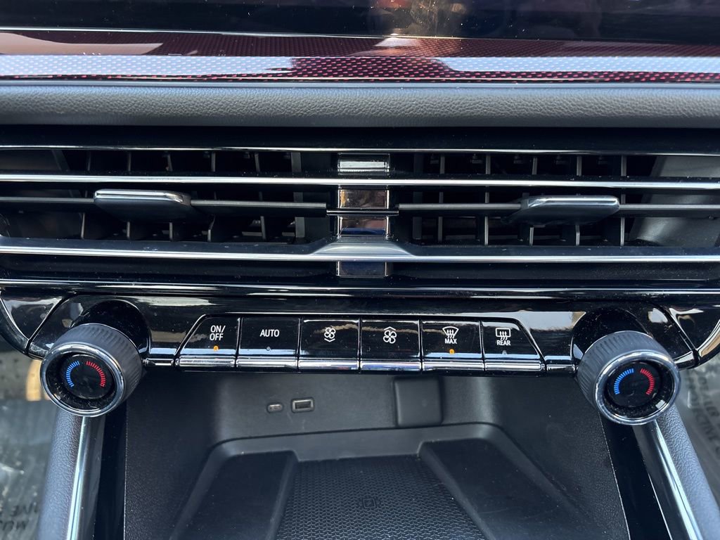 Used 2024 Chevrolet Traverse RS image 33