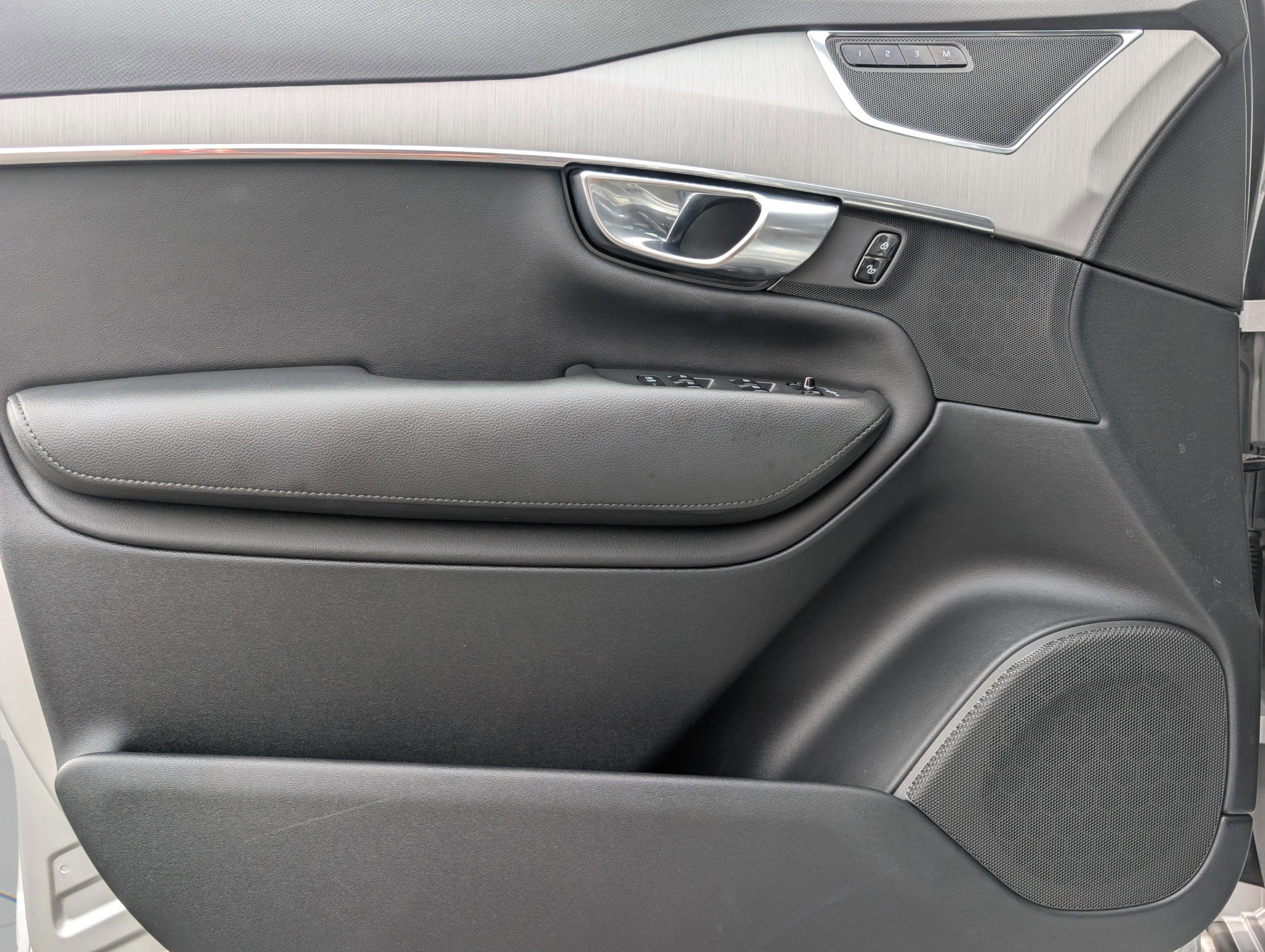 Used 2022 Volvo XC90 T5 Momentum image 35