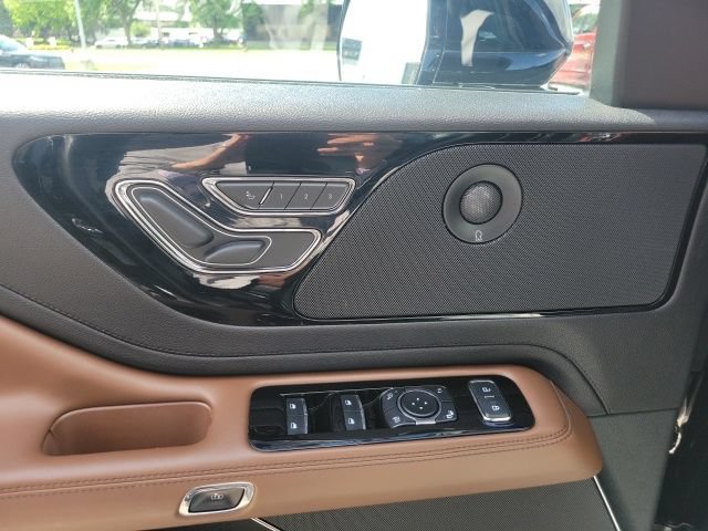 Certified 2023 Lincoln Aviator Reserve w/ Equipment Group 201A AWD/4WD image 43