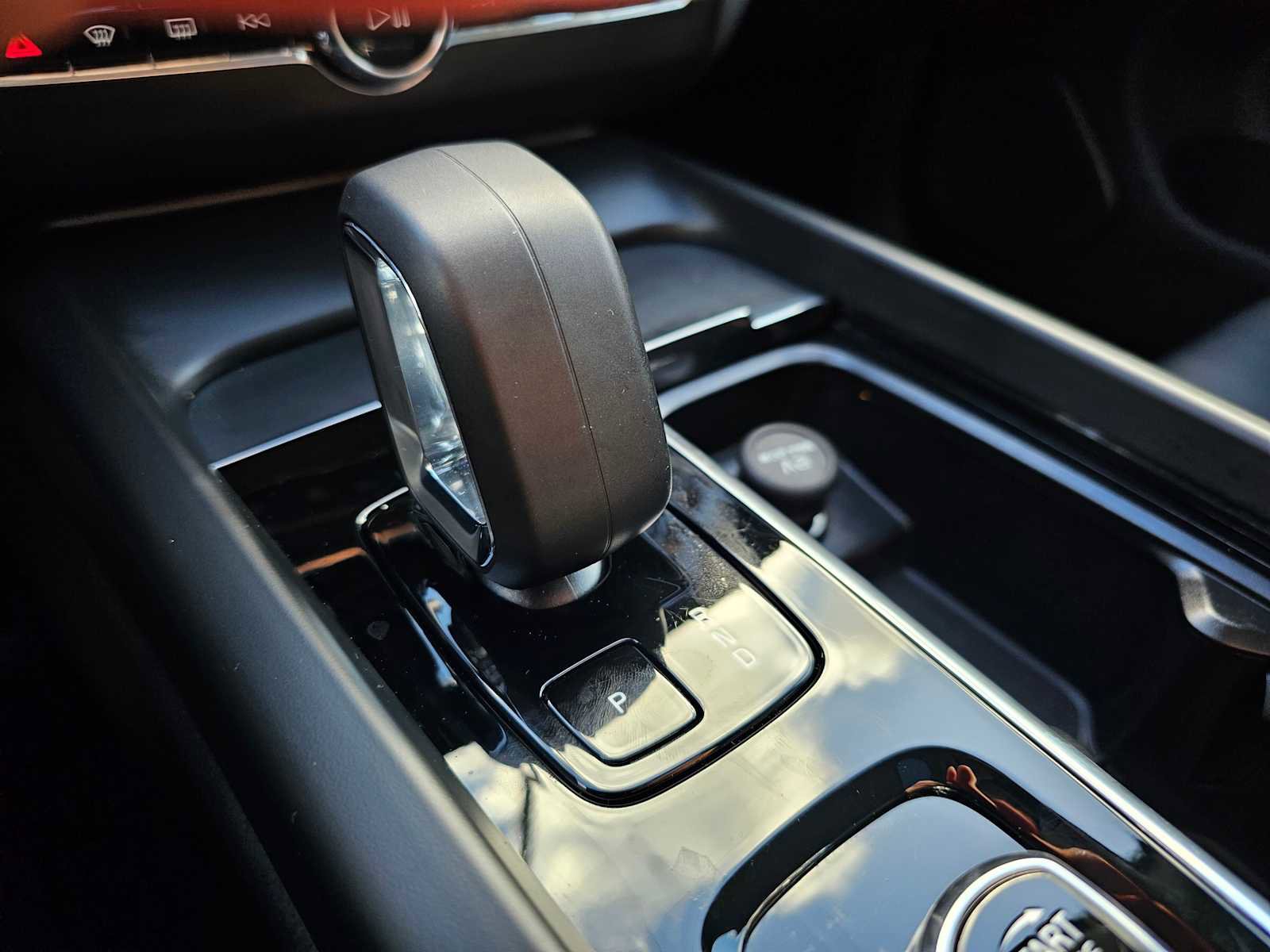 Used 2025 Volvo XC60 B5 Core w/ Protection Package Premier image 40